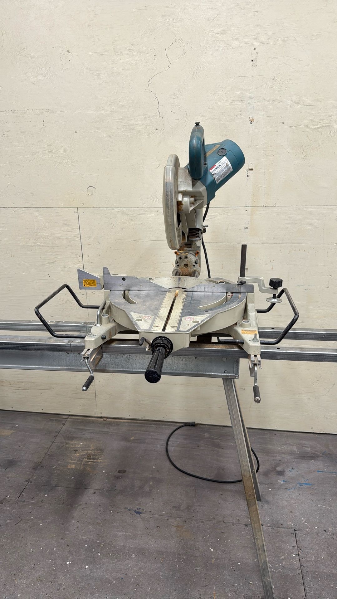 Dual slide Compound Mitre Saw
