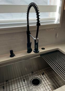 Kitchen Faucet  Pull Down Sprayer  Black or Chrome 
