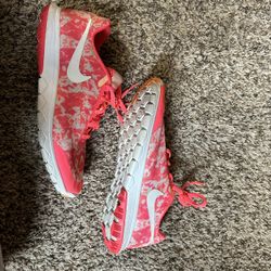 Womens 7.5 Nike