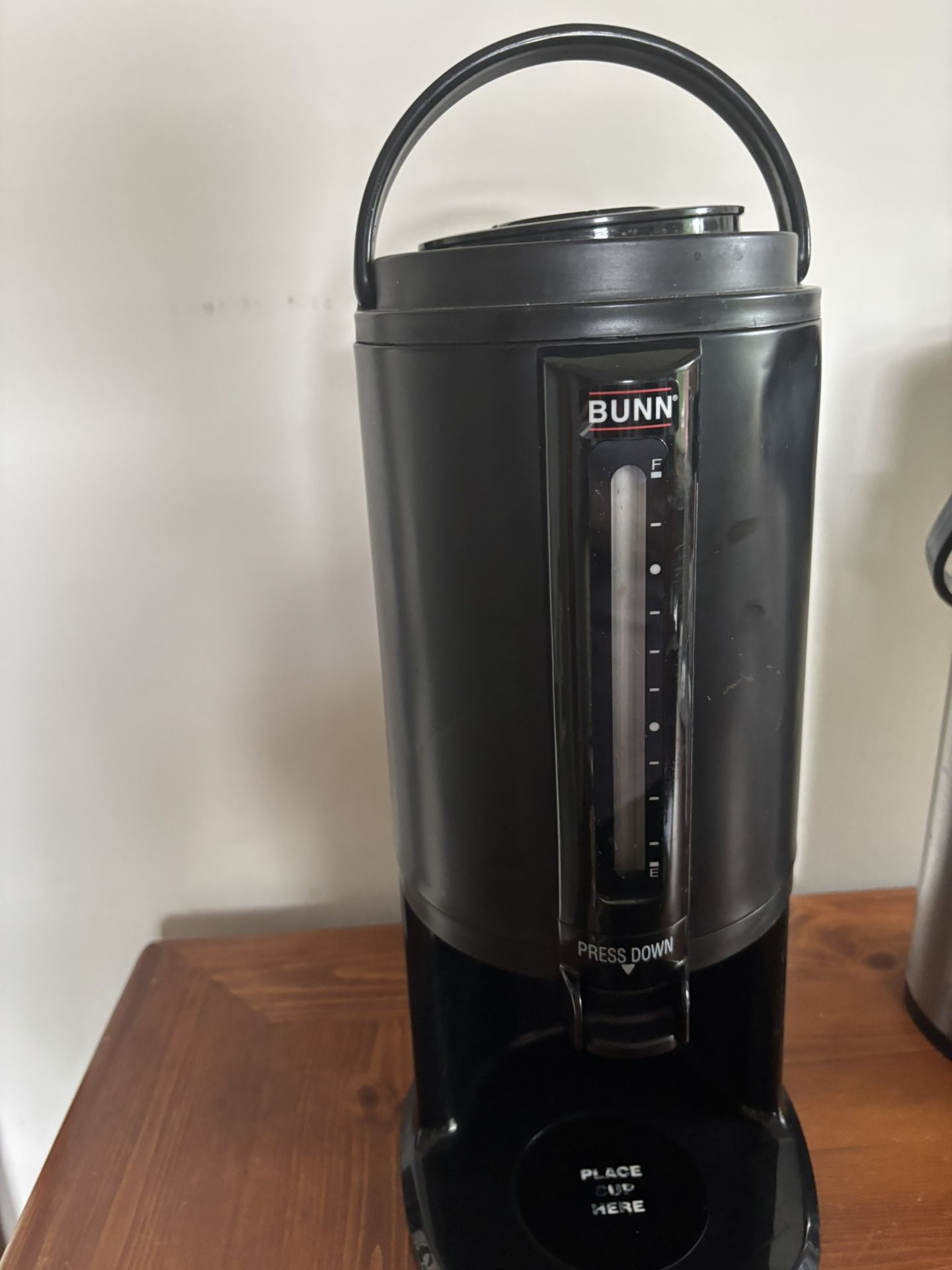 Coffee/hot Water Server.  Bunn Unit. 2.5 L.   
