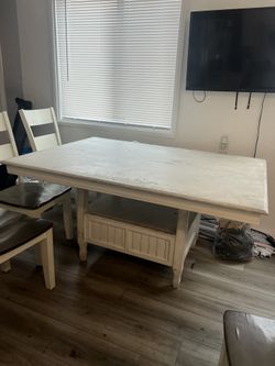 White Farmhouse Table