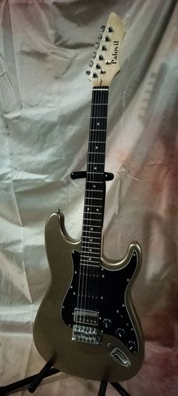 Brand new Palovil electric guitar with new bag and cable