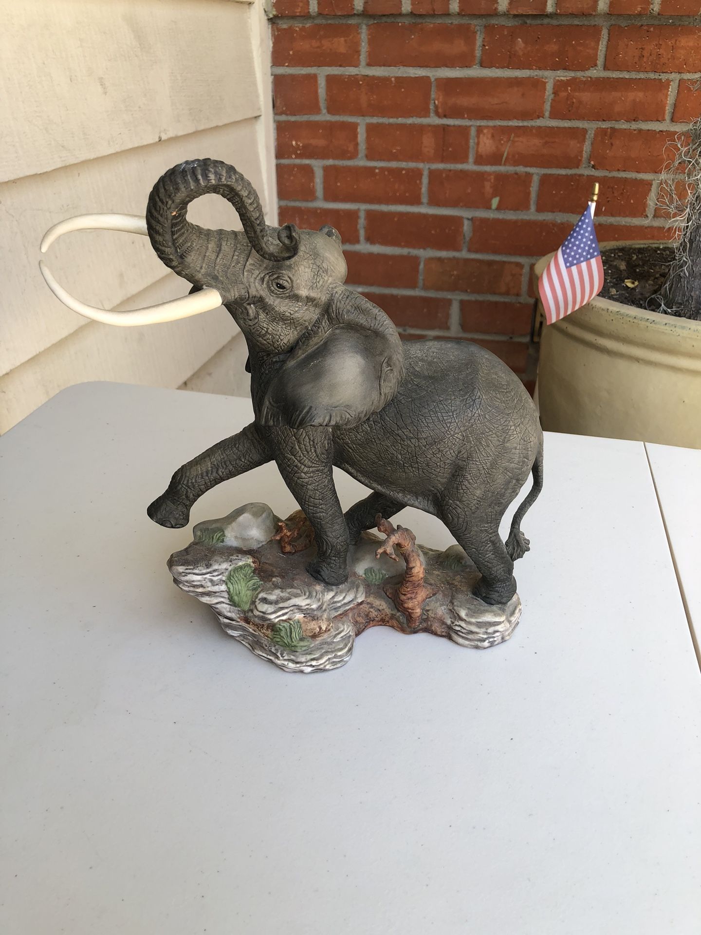 Franklin Mint 1989 Large Porcelain Elephant Figurine