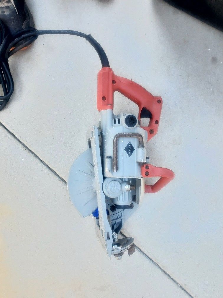 Skil Saw  )? MAGNESIUM   Great Condition 