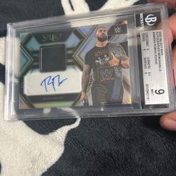 Román Reigns Autographed Memorabilia