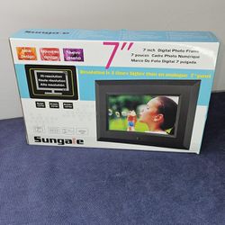 7" LCD High Resolution Digital Photo Frame Slideshow CD 705 Sungale Cadre Photo
