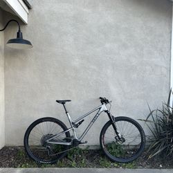 Intense 951 XC Mountain Bike