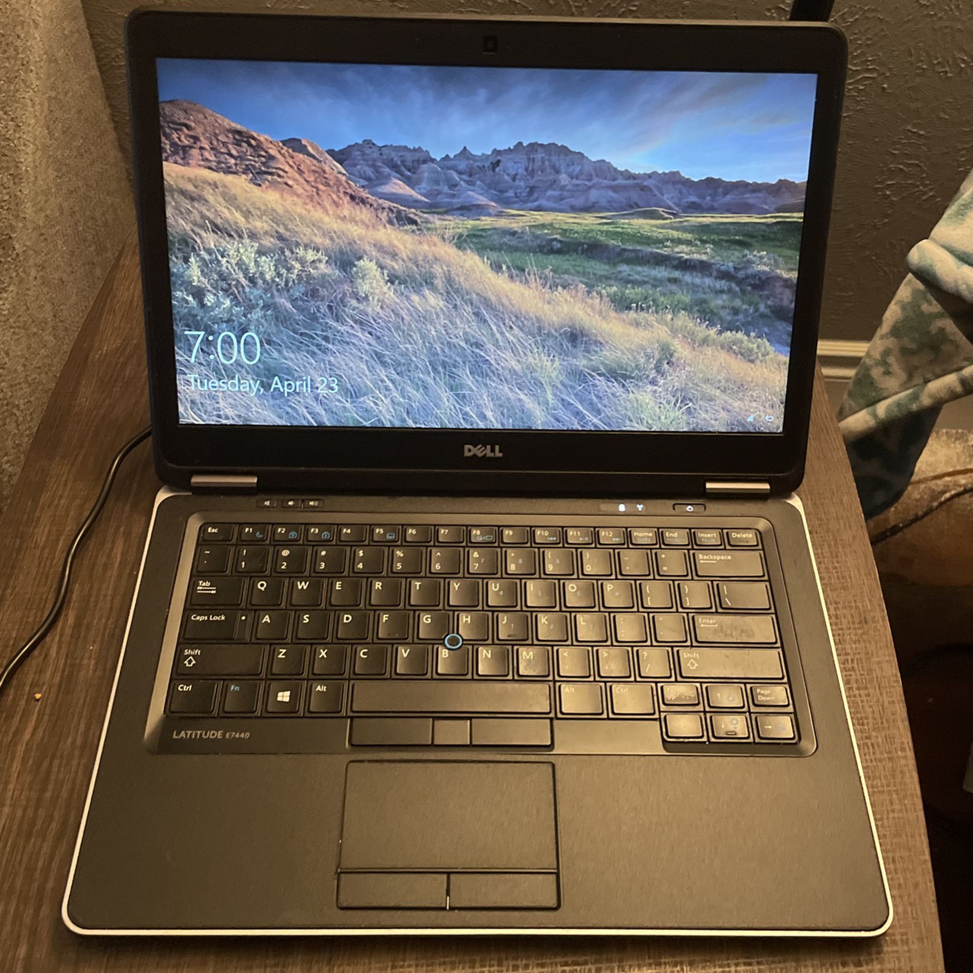 DELL Latitude E7440 (charger Included)
