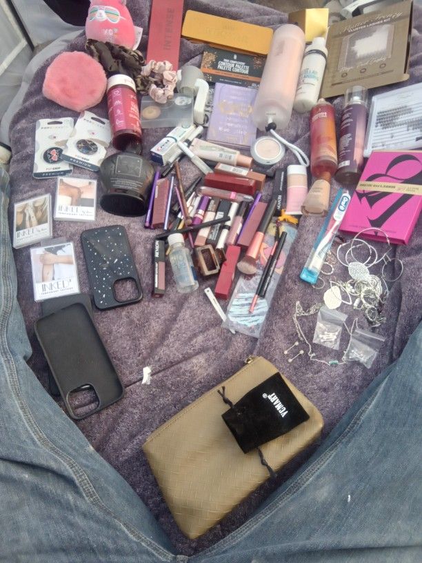 Miscellaneous Make Up Most Kis New ,Miscellaneous Jewelry Body Sprays 2 Full Bottles And Makeup Palets Are New And. More