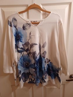 Beautiful 3XL Top With Silver Embellishments