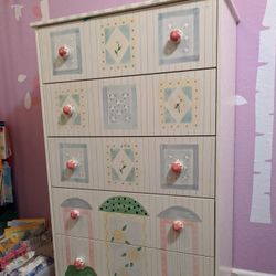 6 Piece Kid Bedroom Set: 2 Dressers, Desk/Chair,  Toy Chest,  Cupboard
