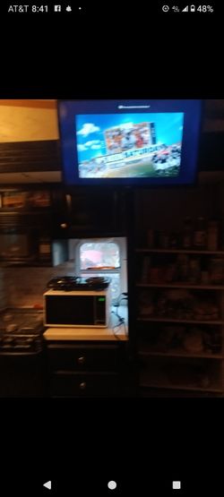 Onn Roku Smart TV With remote 32 In Everything's In Good Condition Must Pick Up If You're Interested Thank You