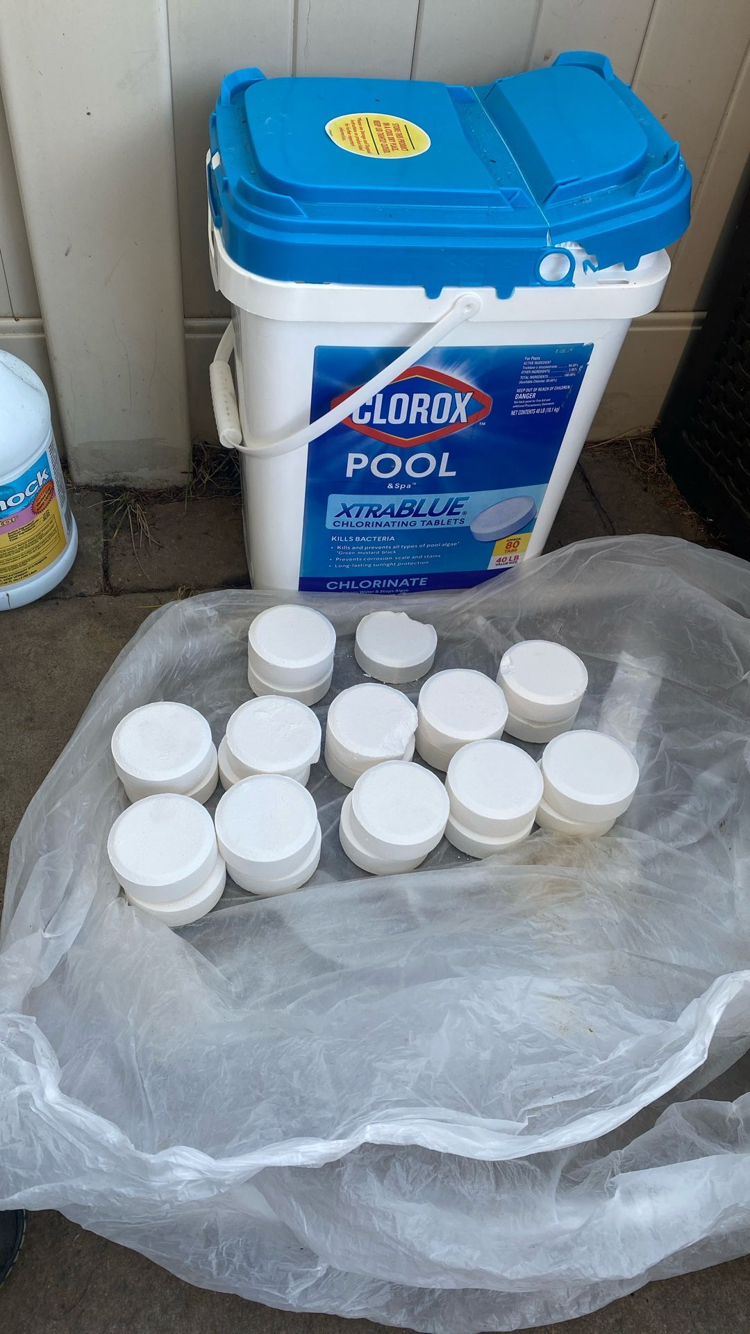 Clorox Xtra Blue 11 Pound 23Tab Pool and Spa 3 Inch Long Lasting Chlorinating Tablets