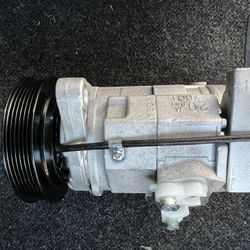 SCITOO A/C Compressor with Clutch – Fits Chrysler Town & Country / Dodge Caravan 3.3L–3.8L (2001–2007) – New in B