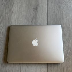 MacBook Air 13-inch 2017