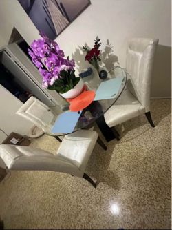 Dinning round table