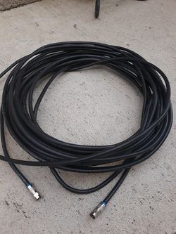 TV. Cable. 35 fts