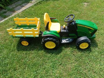 John deer ground force ride on tractor trailer
