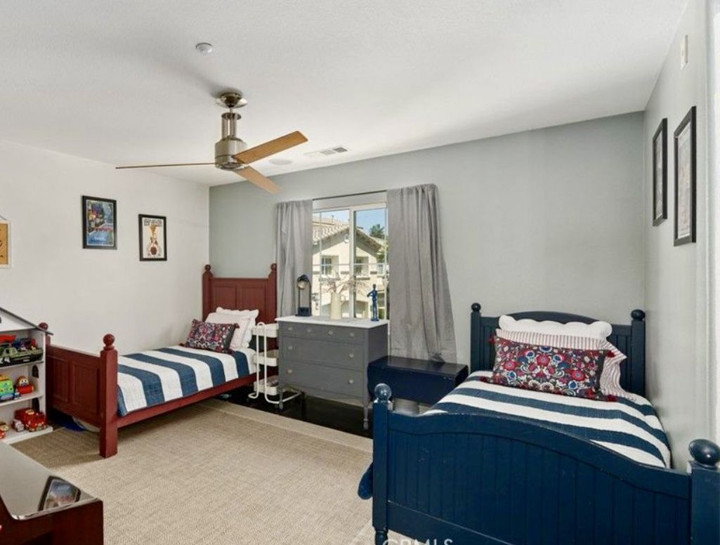 2 Twin Beds With Mattresses