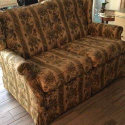 Ethan Allen Loveseat Earth tones. Dimensions 52 “ Wide 34 “ Height Back  35” Back To Front  75.00 Very Comfortable