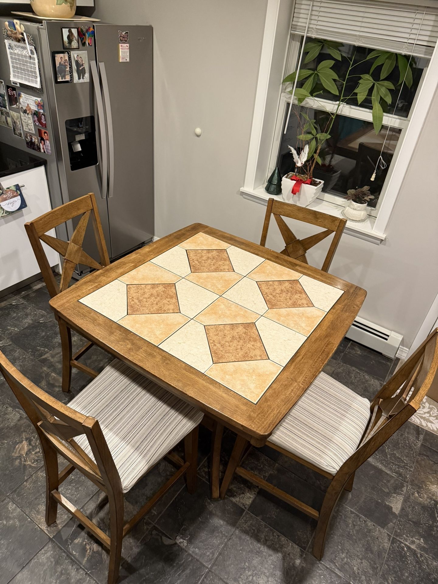 Kitchen Table And 4 Chairs