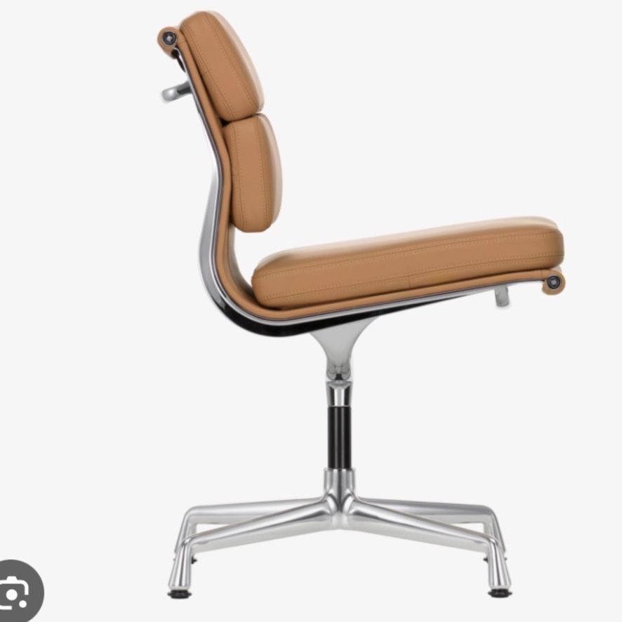 Eames Soft Pad Leather Chair 