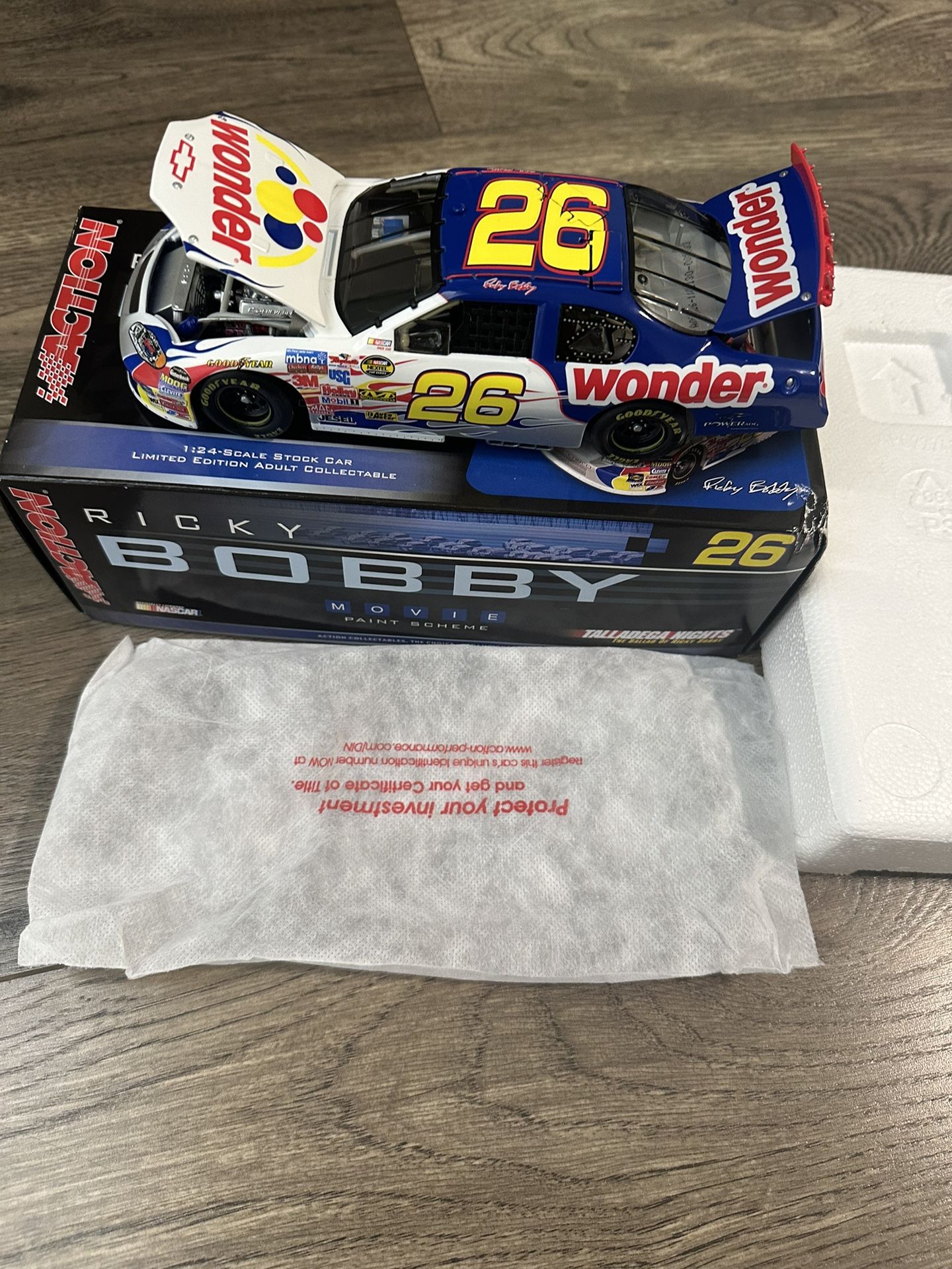 NASCAR Talladega Nights Ricky Bobby # 26, Wonder Bread, 1: 24 scale, die cast, Movie, 1 of 2508 limited edition, Rare, 2005 Monte Carlo Action Racing.