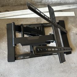 Rocketfish - Full-Motion TV Wall Mount for Most 42"–90" TVs — Extends 26" - Black 