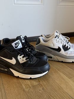 Black Pair Of Nike Air Max Size 7