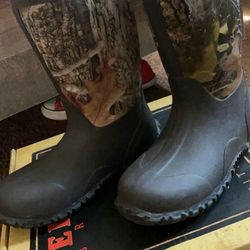 Kids Red Head boots size 4