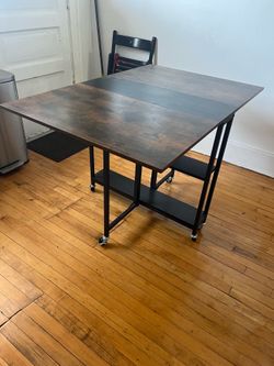 Table with folding wings