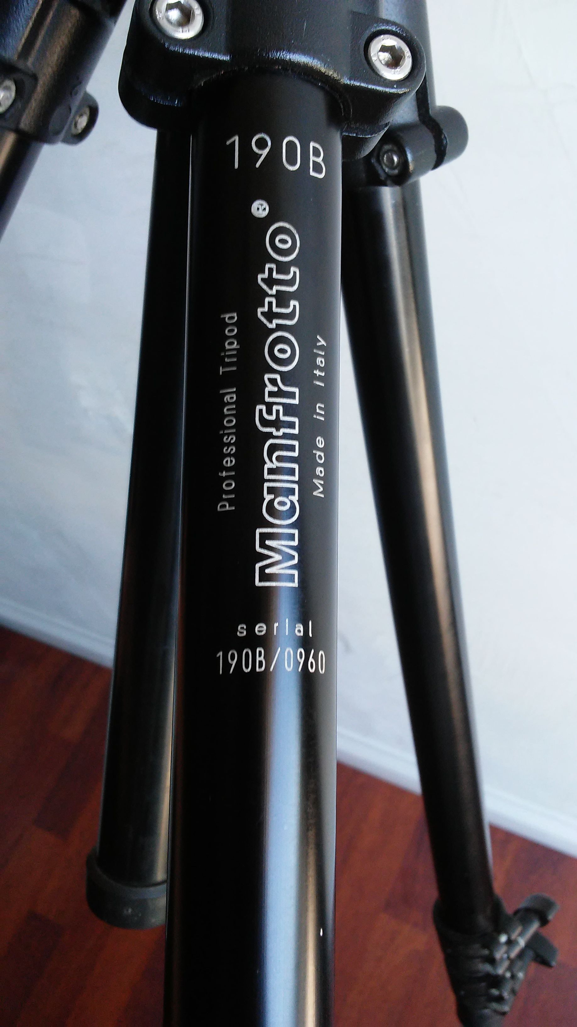 Bogen Manfrotto Professional Tripod 190B w/#056 3-way Pan-and-tilt Head
