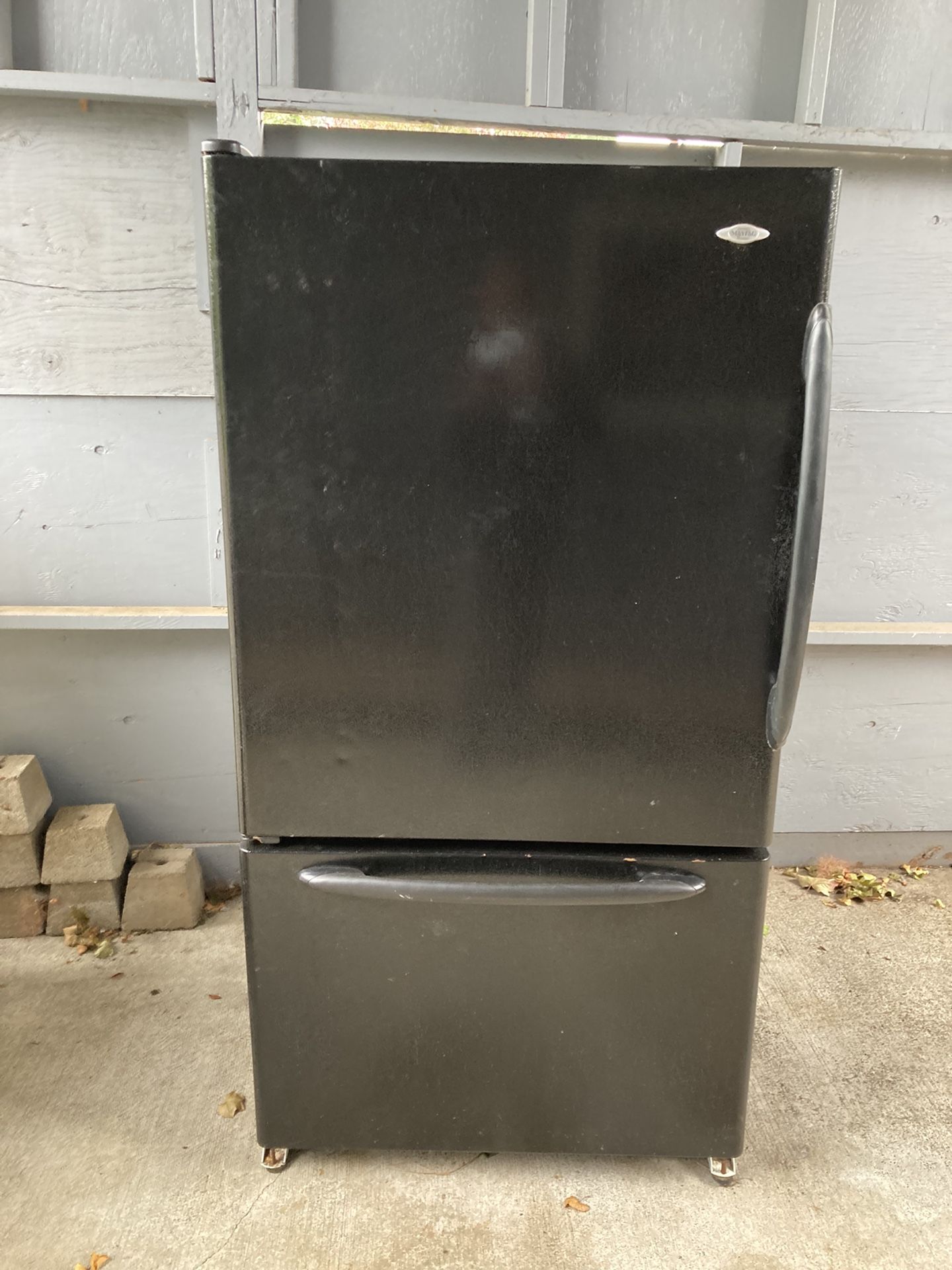 Maytag Fridge Large Freezer On Bottom