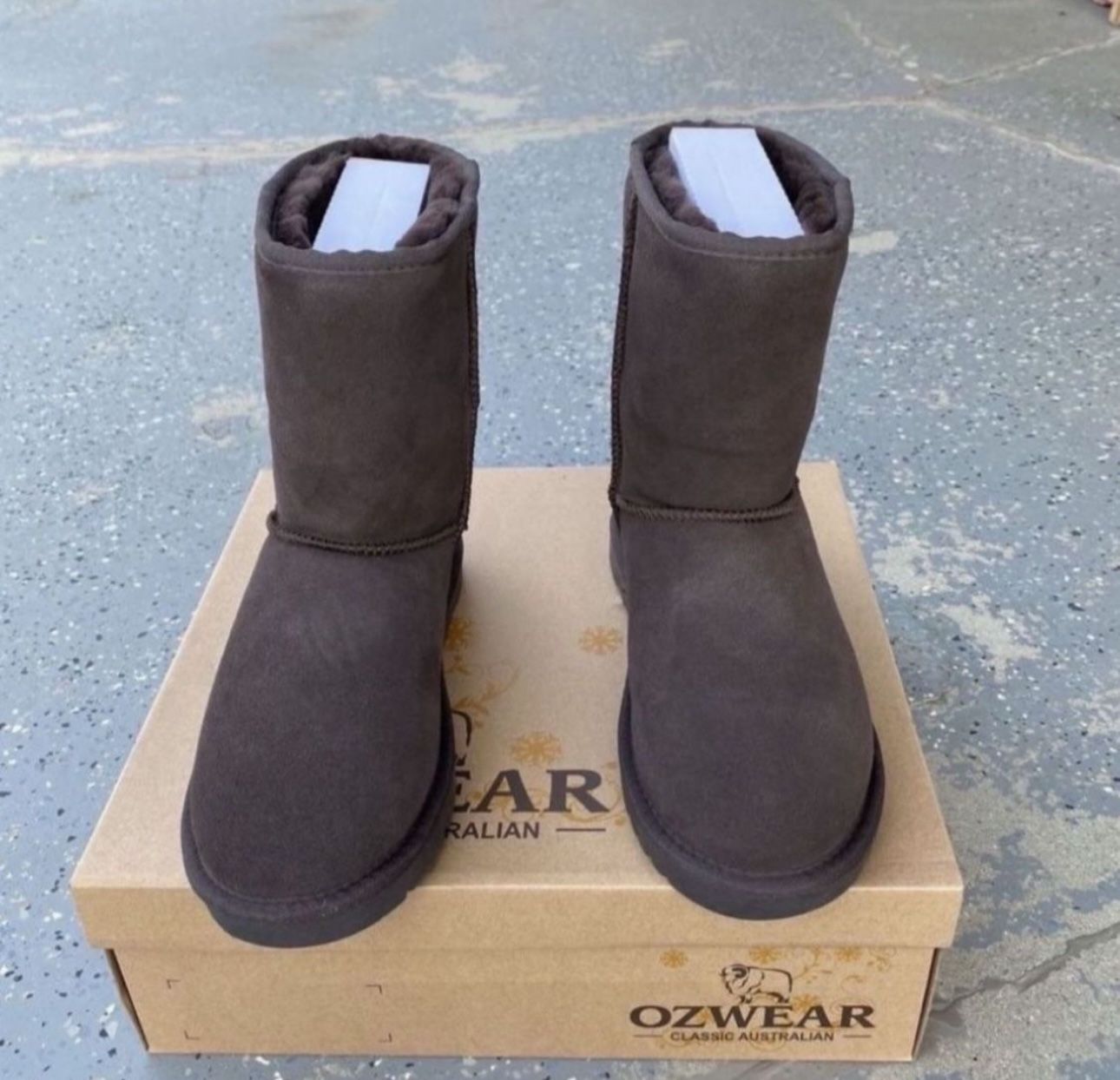 Ozwear Classic Australian Ugg Boots Size 9 Men 10.5 Women