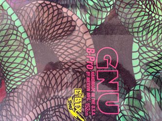 Women’s GNU B-Pro 152 CM Snowboard w/burton bindings