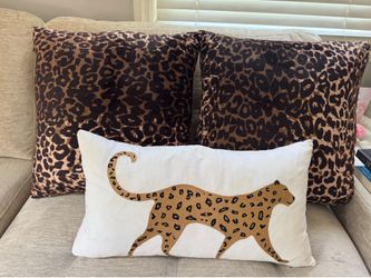 Queen size pillow top mattress, queen frame, plush comforter, 2 shams, 4 decorative pillows