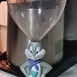 CALLING BUGS BUNNY FANS! VINTAGE BUGS BUNNY TALL PLASTIC CUP SCRATCHED, CAME FROM AN AUCTION LOT