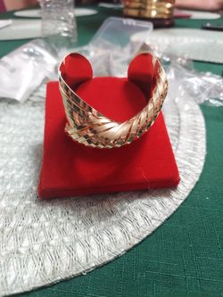 New Gold Tone Cuff Bracelet Have In Gold Tone And Silver Tone Mpu Serious Buyer Don't Deliver Cash Only Price Firm 