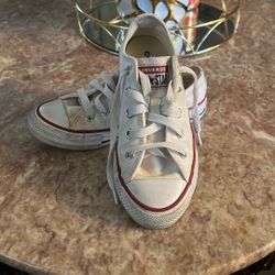 Little  Kid Converse shoes Size 13