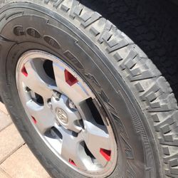 265 70 16 (4)Toyota Rims/wheels 4runner/tacoma/ Older Tundras & Sequoia 