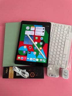 Apple IPad 8th Generation (10.2” Retina /Latest iOS 26/ 2020 model) 32GB with stylus pen, keyboard & Accessories