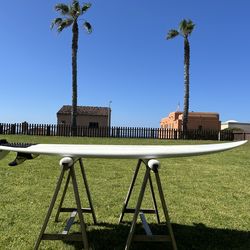 7'1" modeled after Lost's Crowd Killer