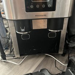 Figidaire ice maker 