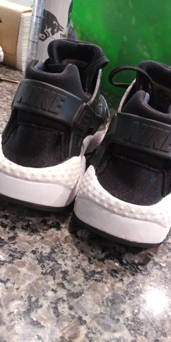 Nike Hurache girls size 4