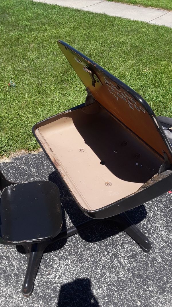 Old Style School Desk Furniture In Machesney Park Il Offerup