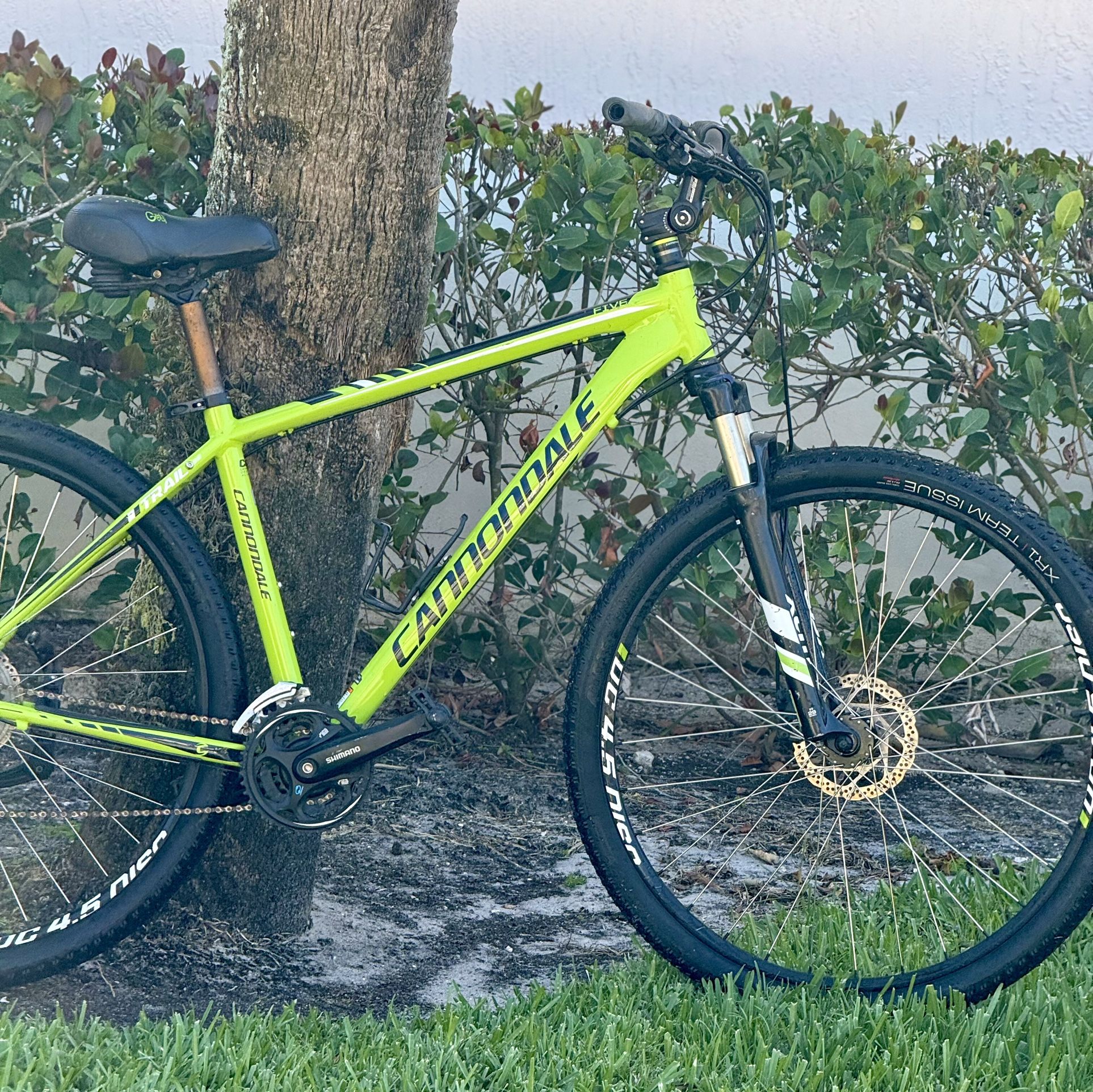 Cannondale Trail, Five Large Frame 27.5 Inch Wheel