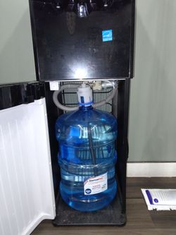 Water dispenser hot/cold