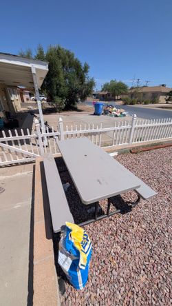 Free Picnic table
