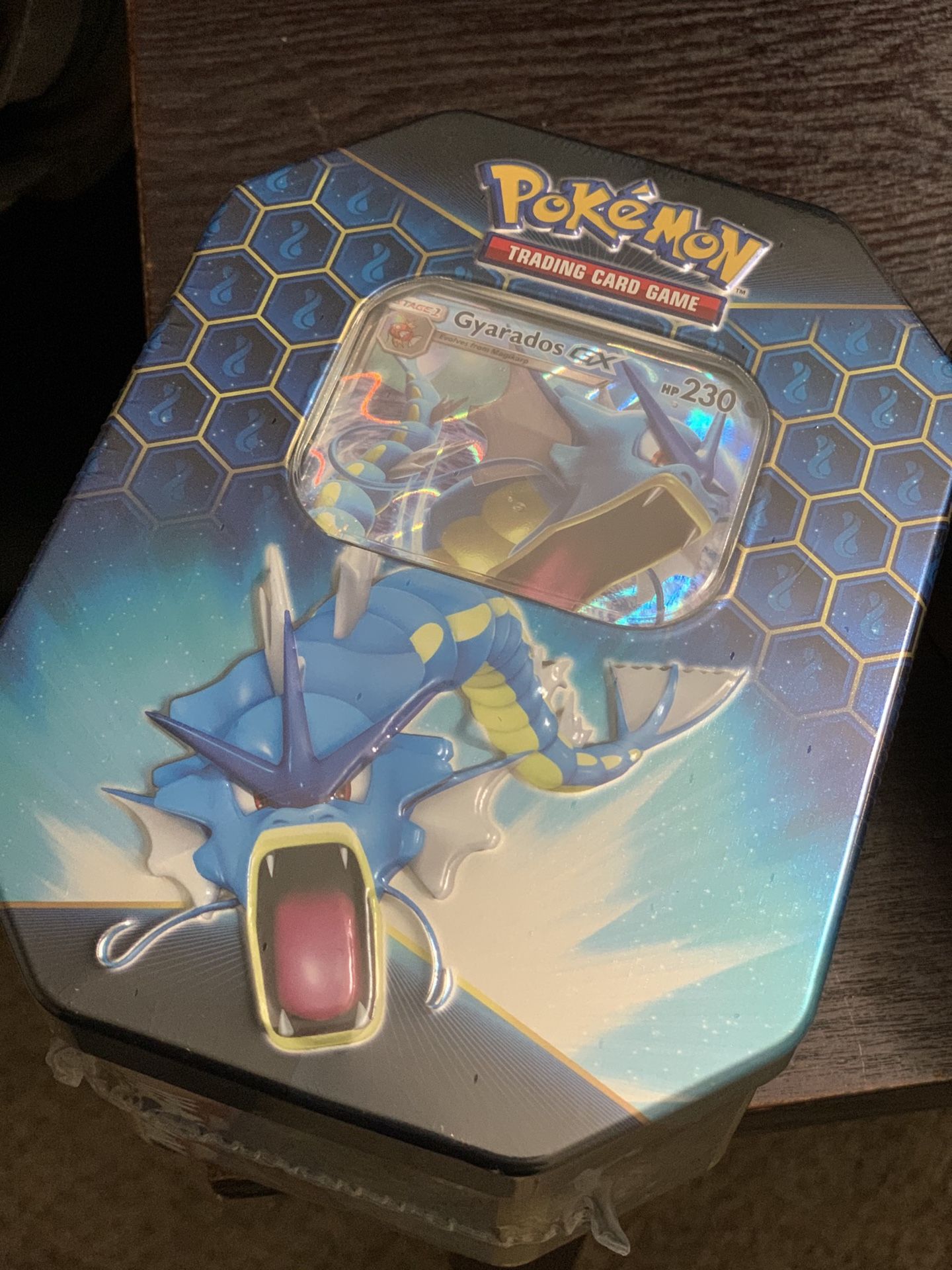 Pokemon Hidden Fates Tin