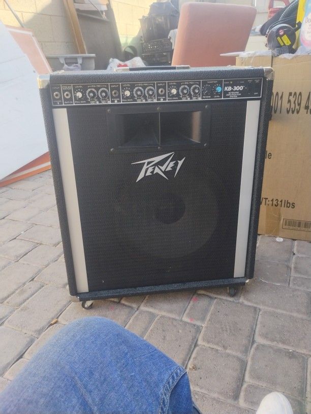 Peavey KB 300 Amp 3 Chanel